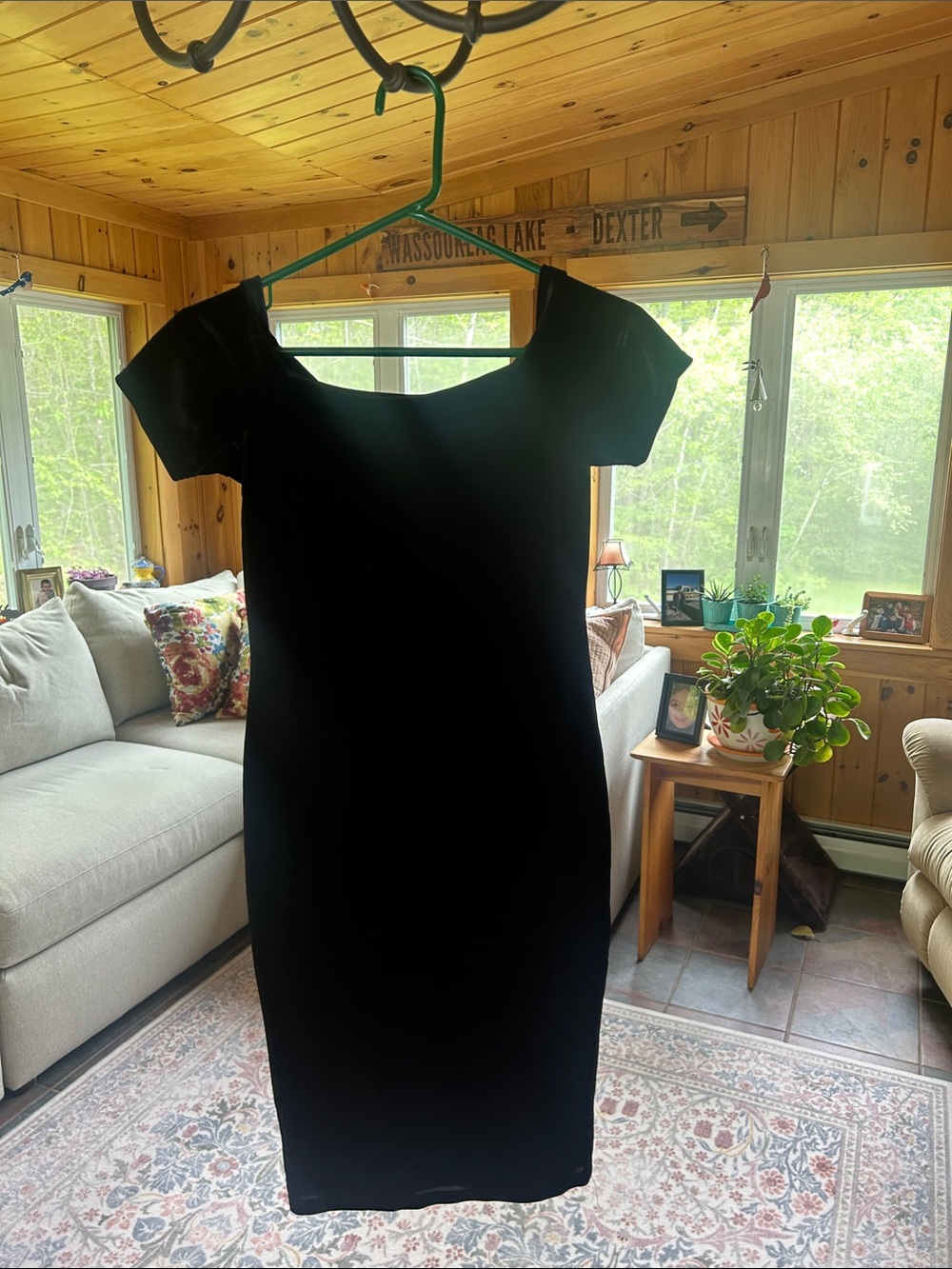 Snap Black Velvet Midi Scoop-Neck Dress